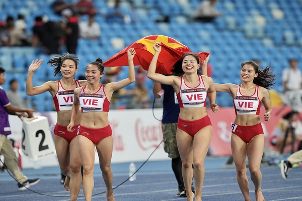 Dàn cựu sao MU đến Việt Nam đấu trận cầu đặc biệt